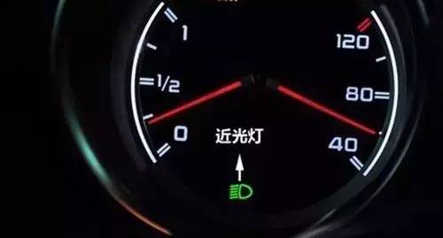 小汽车近光灯多少瓦